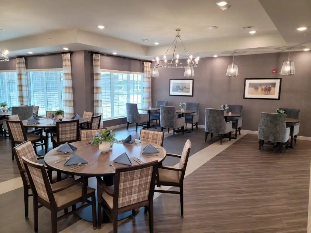 dining area with round tables for 6 and smaller tables for 2